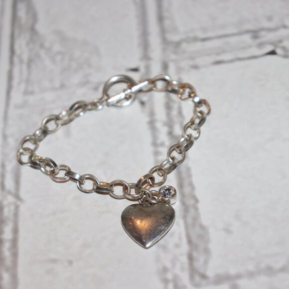 Pretty silver heart charm bracelet with rhinestone toggle clasp 7.5" - Picture 2 of 4